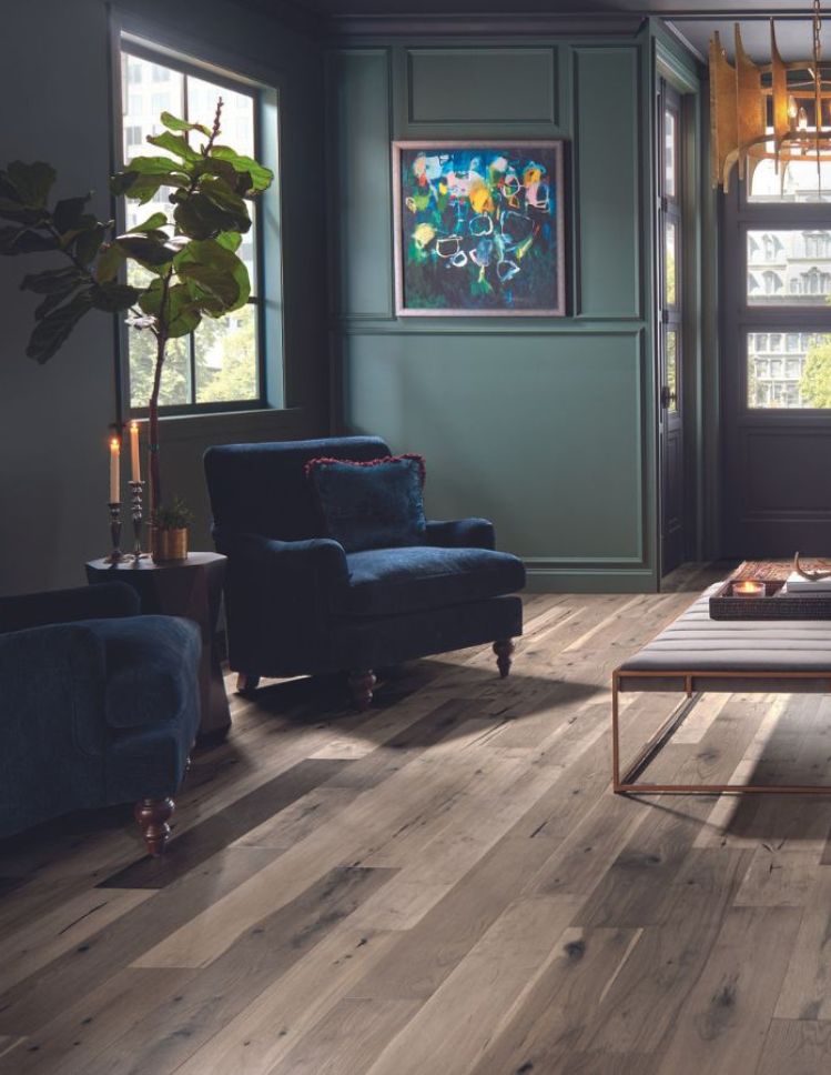 hardwood floors in a Richland living room