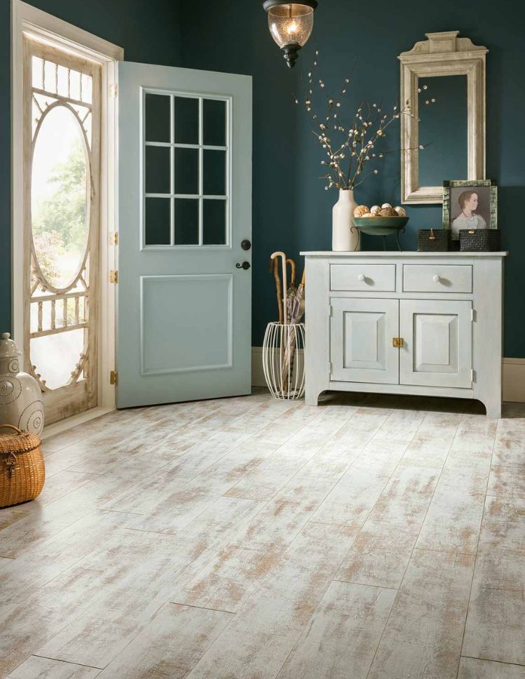 wood look laminate floors in a Richland entryway